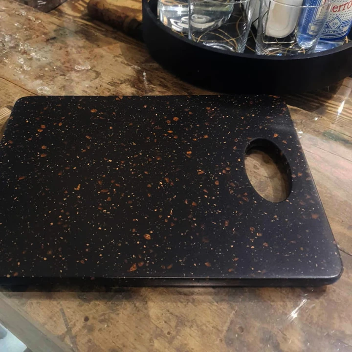 Deska_Solid_Surface_z_mozliwoscią_personalizacji_idealna_na_prezent.jpg