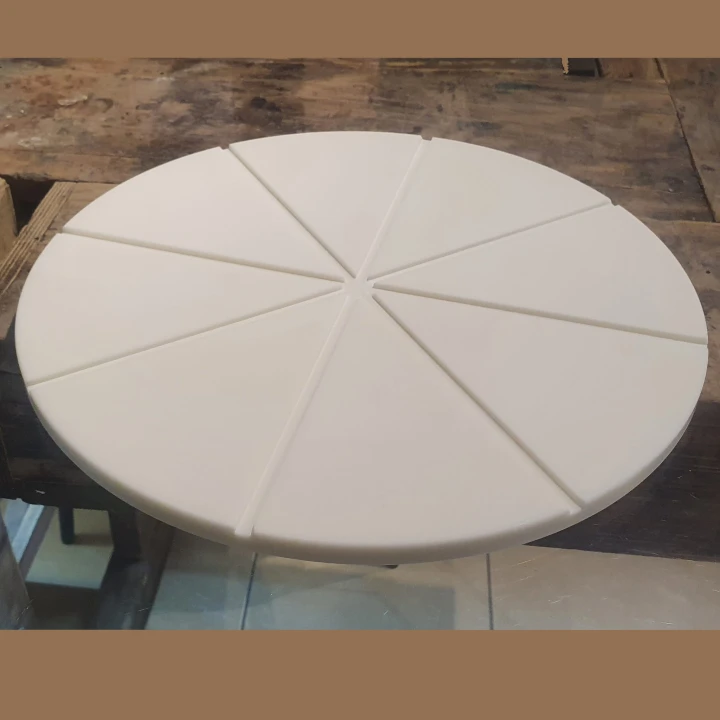 Beżowa_deska_do_pizzy_średnica_32cm_z_kompozytu_Solid_Surface.jpg
