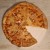 Nowoczesna_deska_do_pizzy_32cm_z_nacięciami_na_8_kawałków.jpg