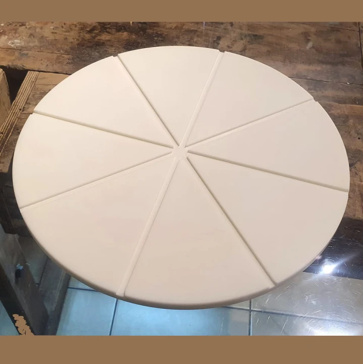 Higieniczna_deska_do_pizzy_Solid_Surface_beżowa_32cm_do_domu_i_pizzerii.jpg