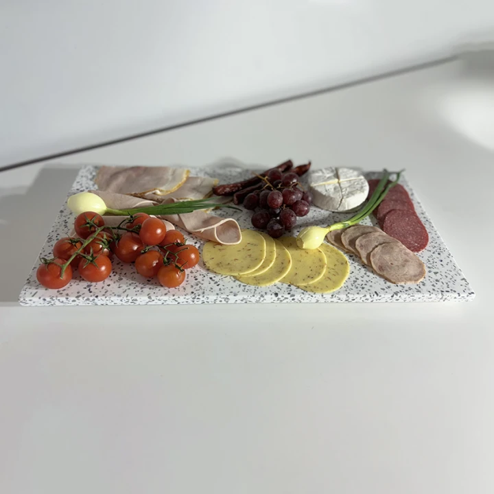 Patera_solid_surface_Terazzo_Bianco_z_nozkami_2_5_cm_do_stolu.jpg
