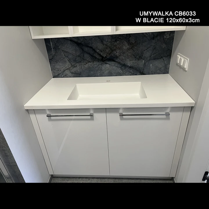 umywalka-CB6033-60x33x12,5cm-zintegrowana-z-blatem-łazienkowym-grubosc-2.4cm-realizacja2.jpg