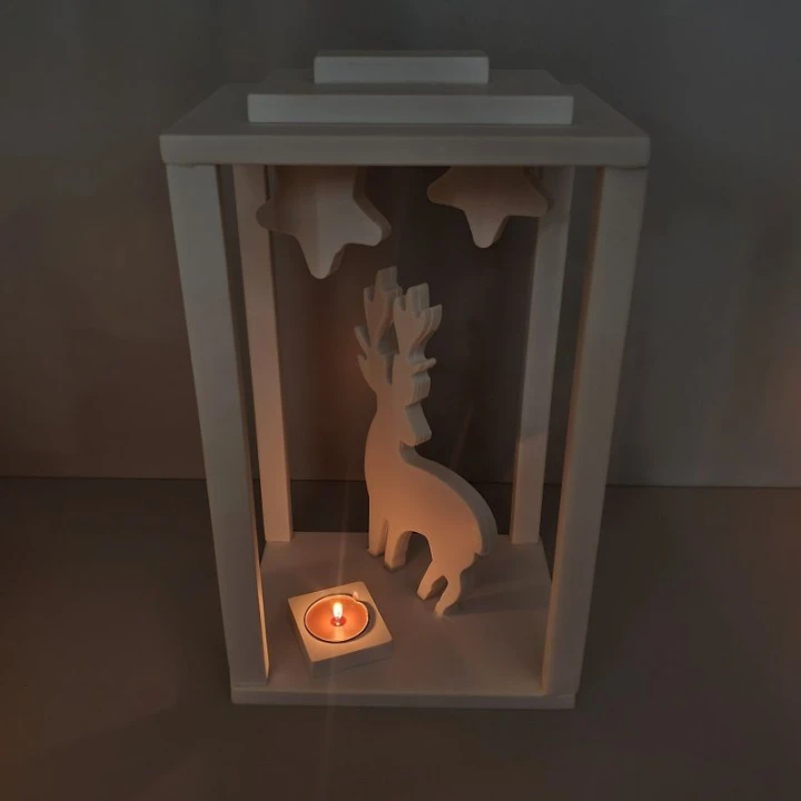elegancka-dekoracja-swiateczna-lampion-z-reniferem-z-kompozytu.jpg