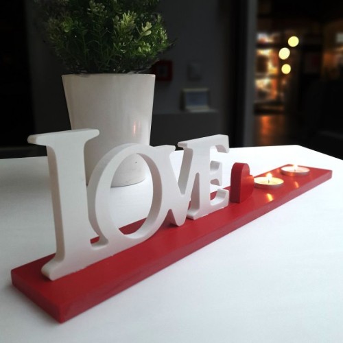 bialy-swiecznik-z-napisem-love-na-dwie-swieczki-tealight.jpg