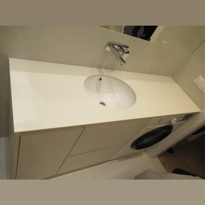 nowoczesny-bialy-blat-lazienkowy-60-cm-solid-surface-umywalka-nablatowa.png