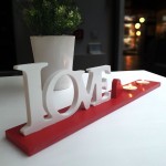 Świecznik z napisem Love i miejscem na dwa tealighty (solid surface)