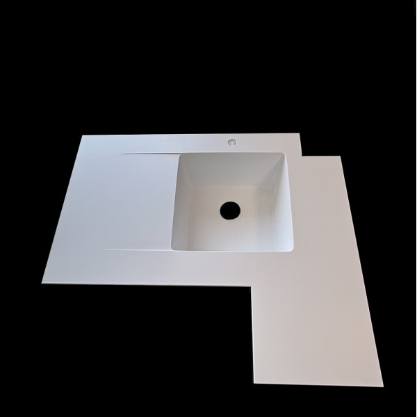 Niewielki blat ze zintegrowanym zlewozmywakiem – kompaktowy i wszechstronny (100x89x1.2cm)
